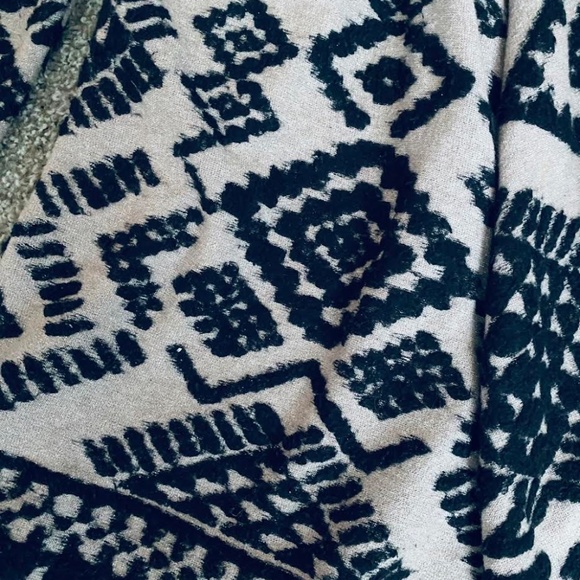 blush/black sweater wrap - Picture 2 of 2